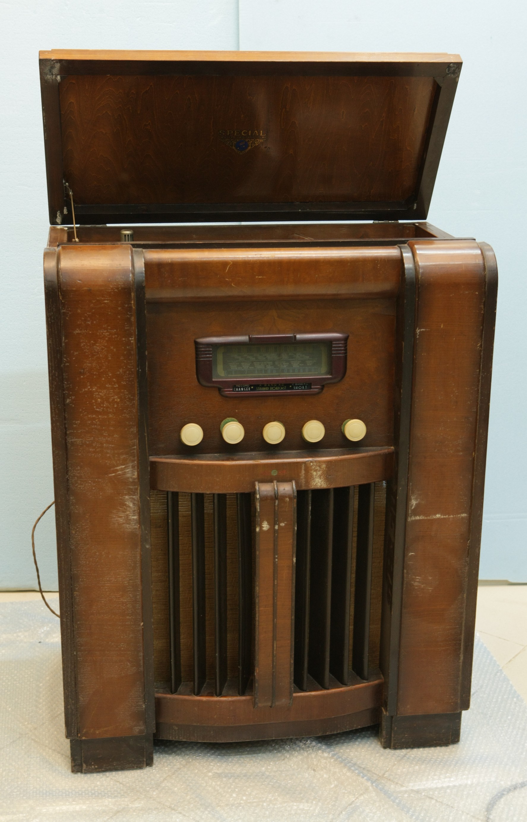 Купить Радиола / магнитола SPECIAL PHONO RADIO