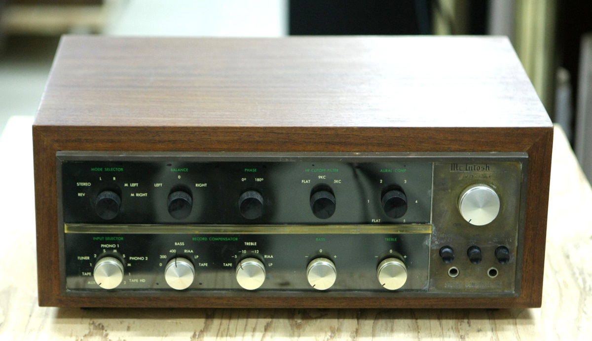 Купить Предварительный усилитель McIntosh C-20