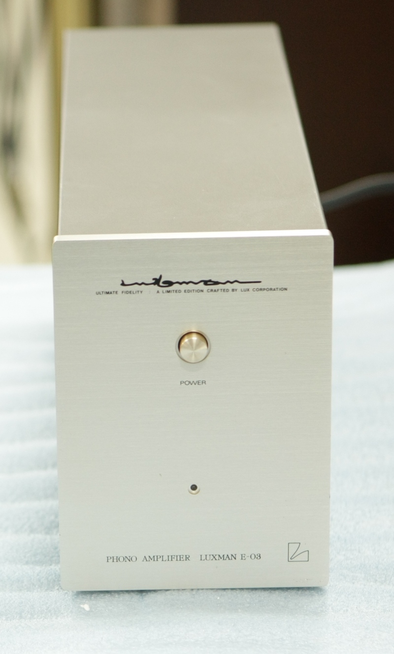 Купить Предварительный усилитель LUXMAN E-03