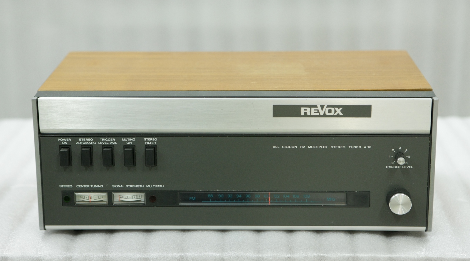 Купить Радиоприёмник / тюнер REVOX A76