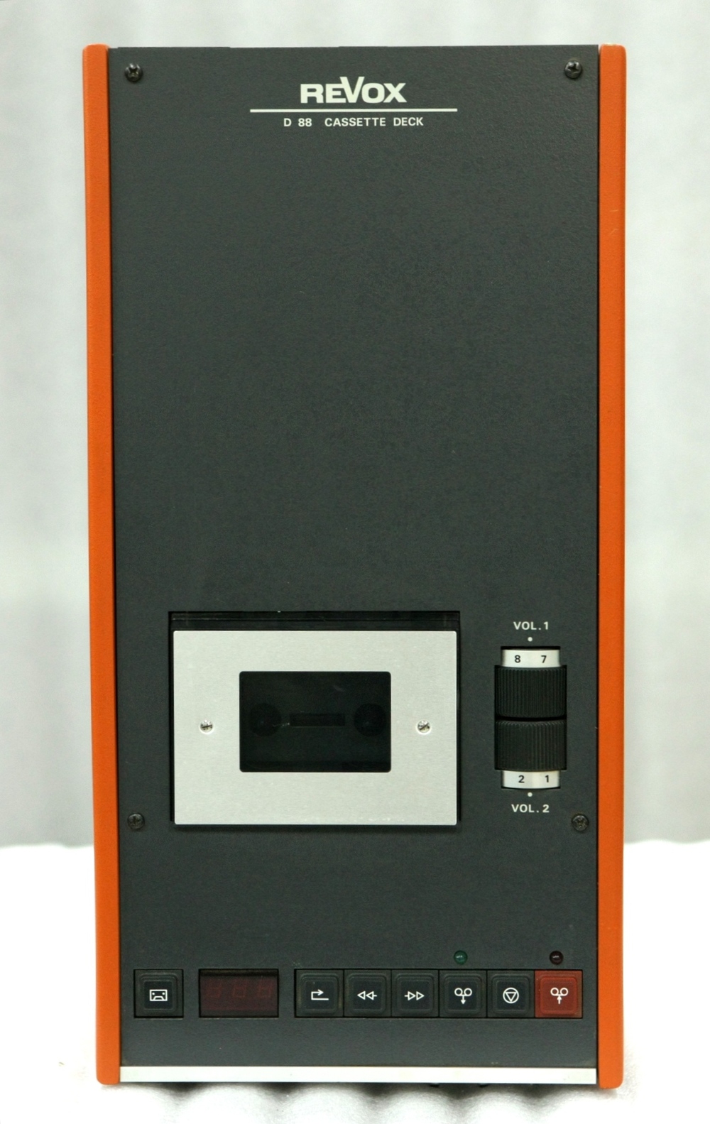 Купить Магнитофон (кассетная дека) REVOX D88