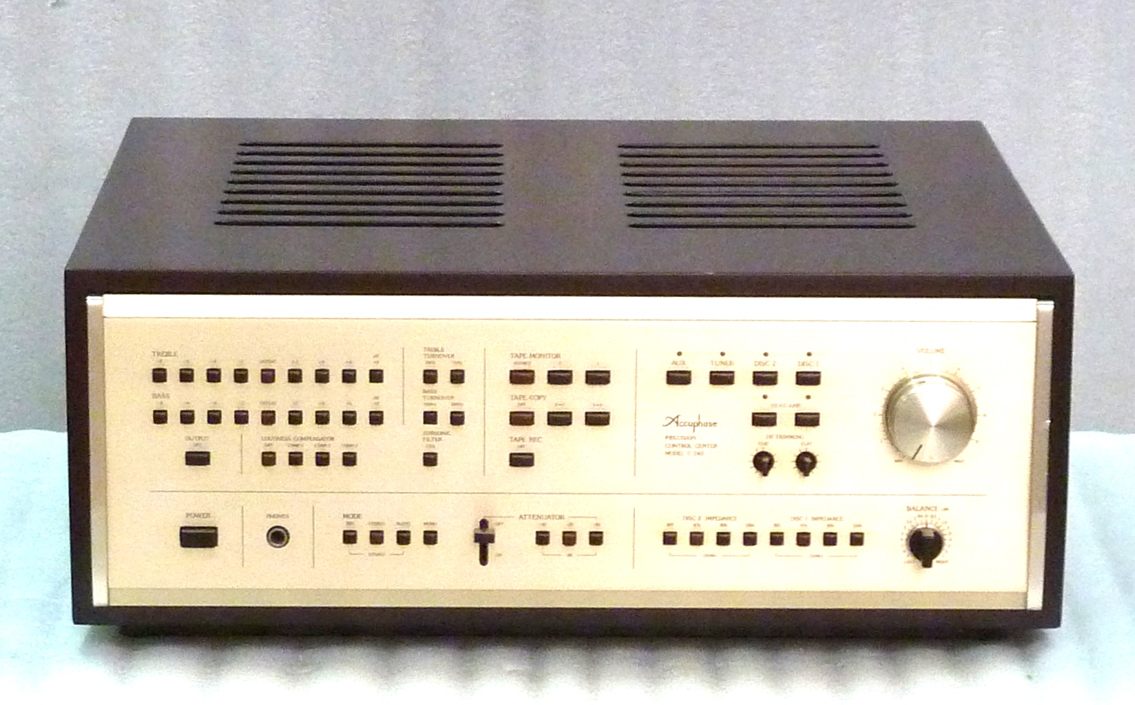 Купить Предварительный усилитель ACCUPHASE C-240