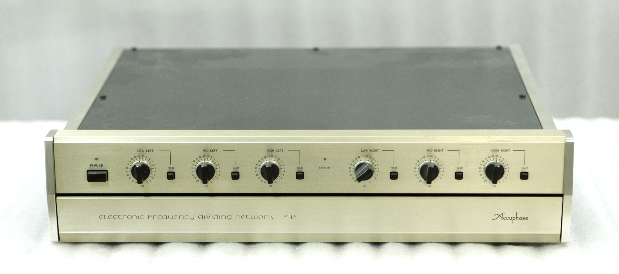 Купить Кроссовер ACCUPHASE F-15
