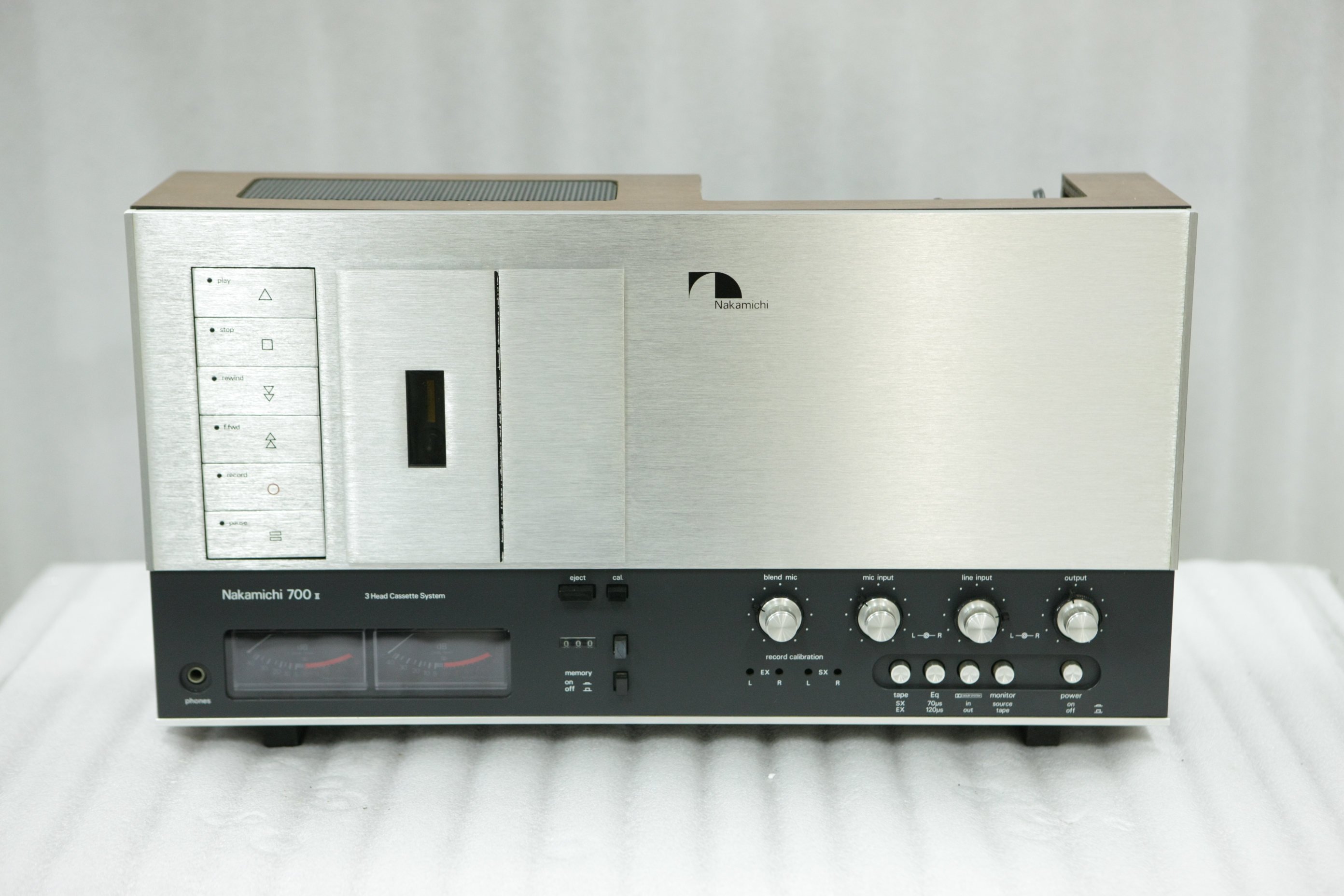Купить Магнитофон (кассетная дека) NAKAMICHI 700