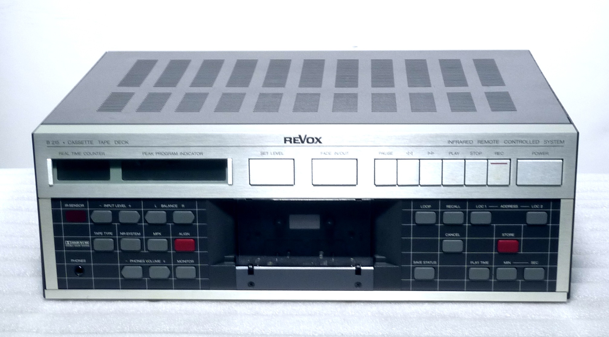 Купить Магнитофон (кассетная дека) REVOX B-215