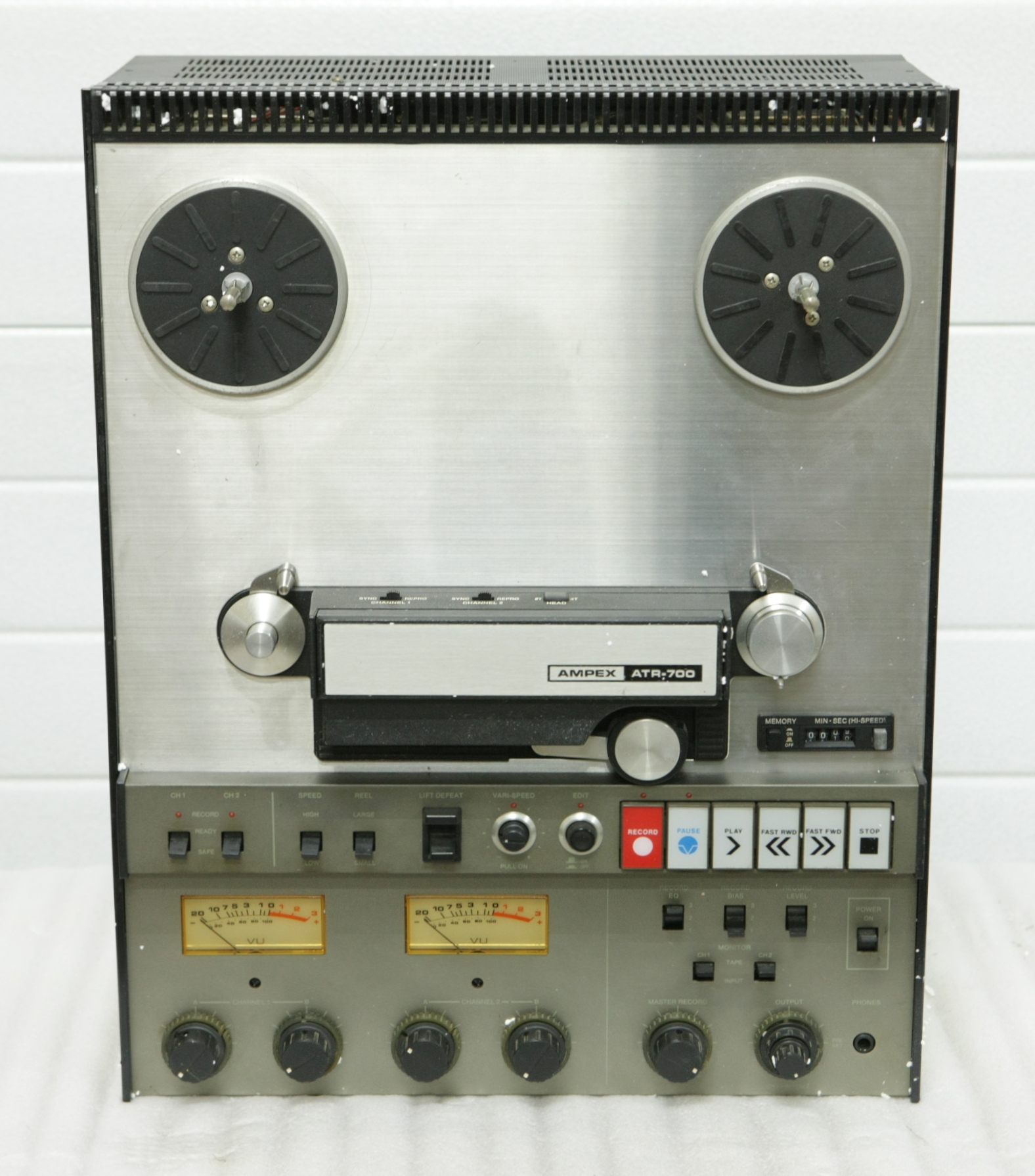 Купить Катушечный магнитофон AMPEX ATR-700