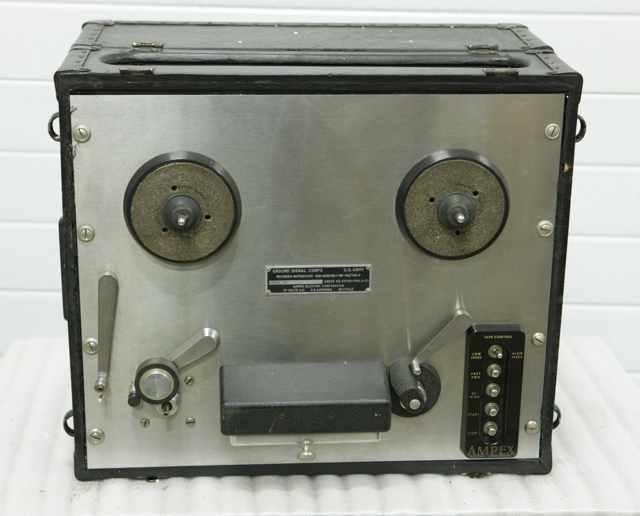 Купить Катушечный магнитофон AMPEX RD-132/TNH-2