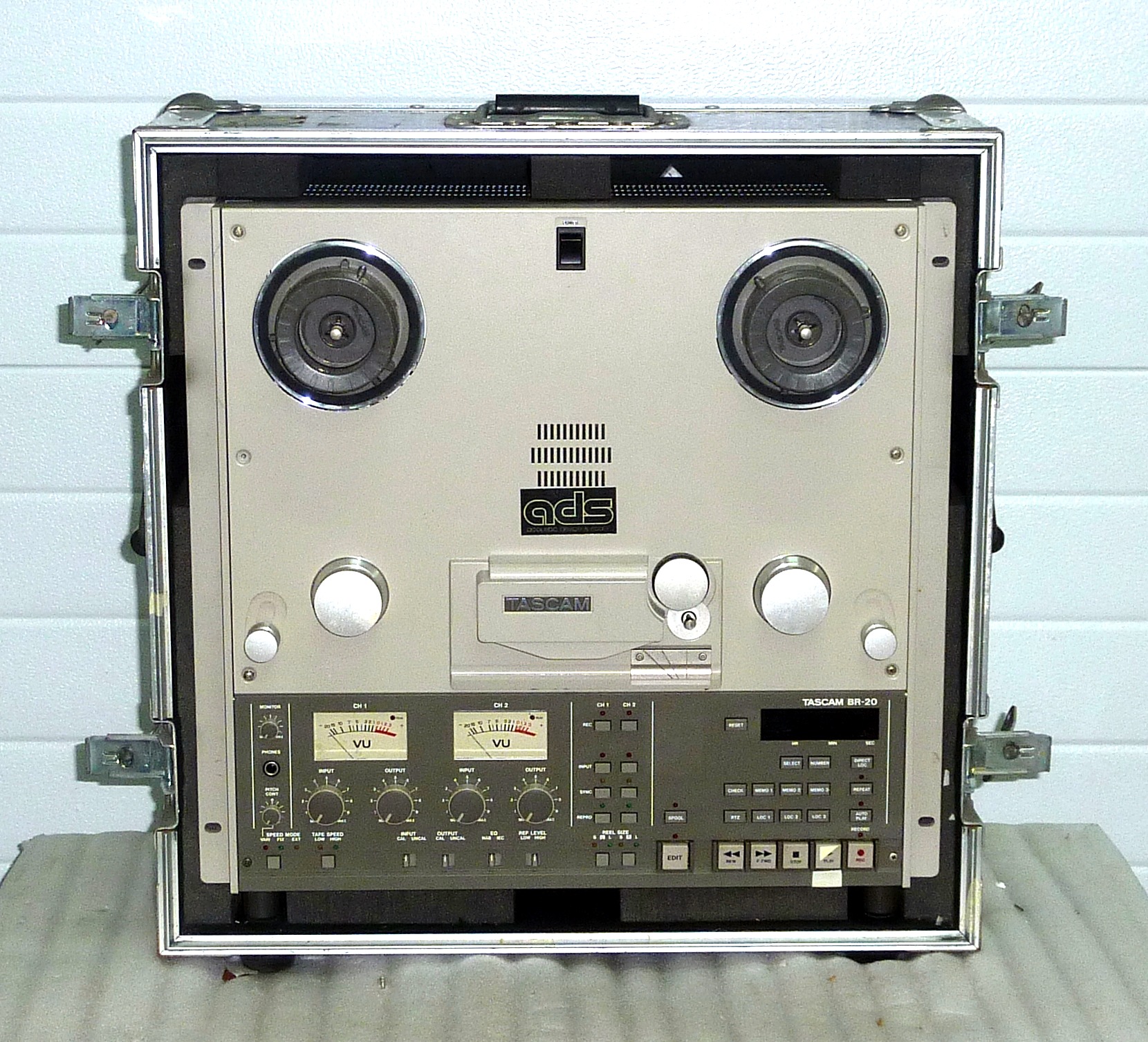 Купить Катушечный магнитофон TASCAM BR-20