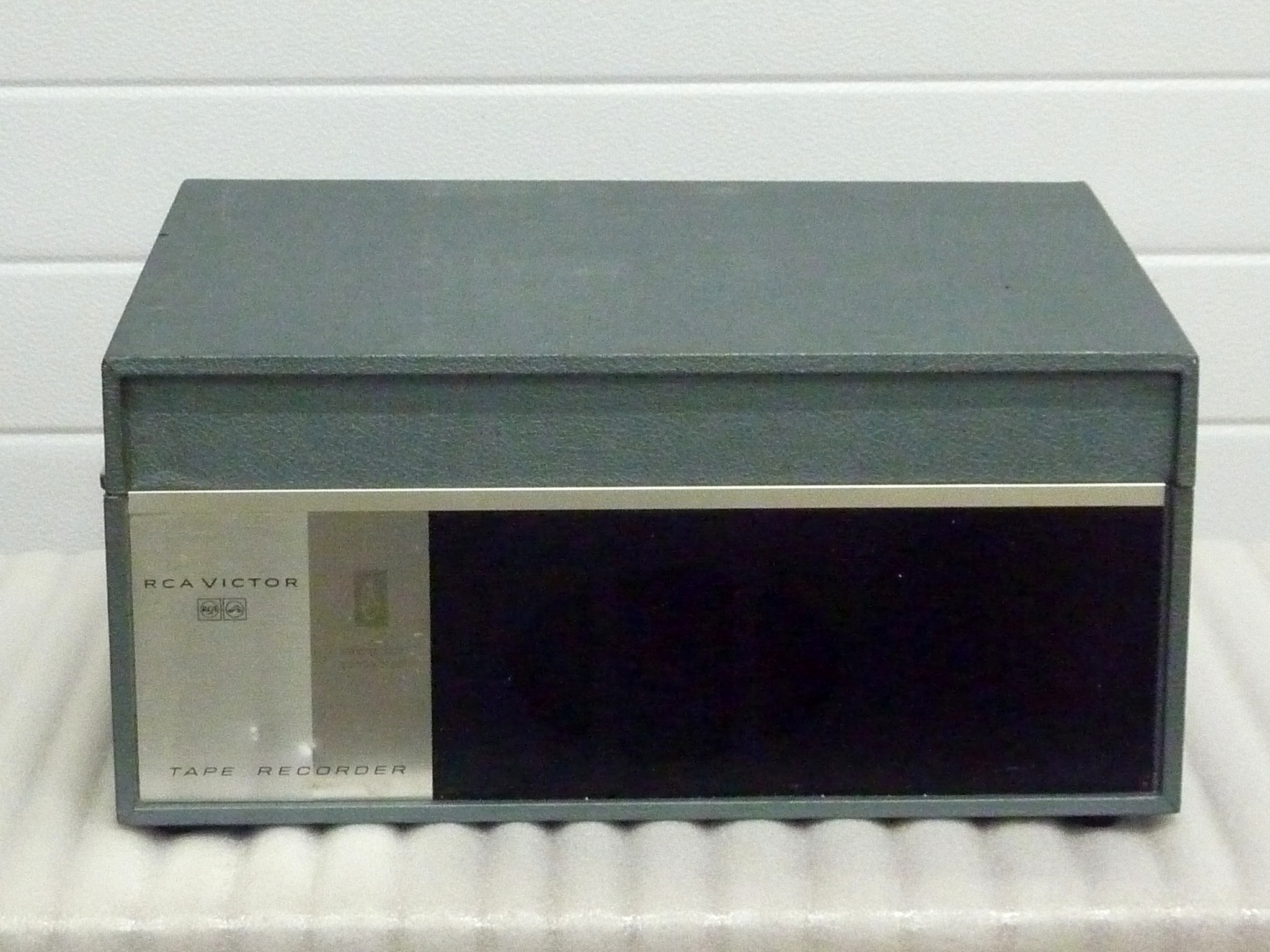 Купить Катушечный магнитофон RCA VICTOR YGH-31A