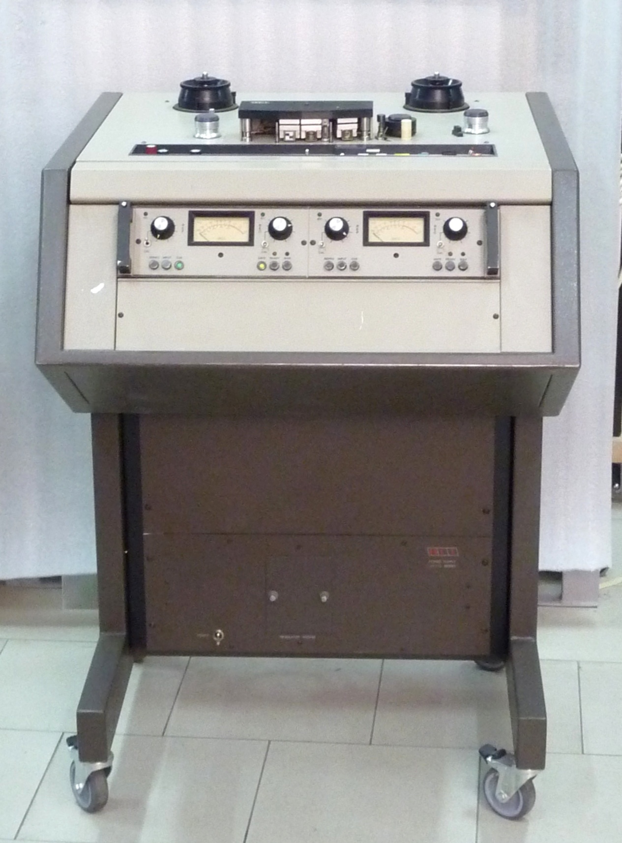 Купить Катушечный магнитофон MCI JH-110