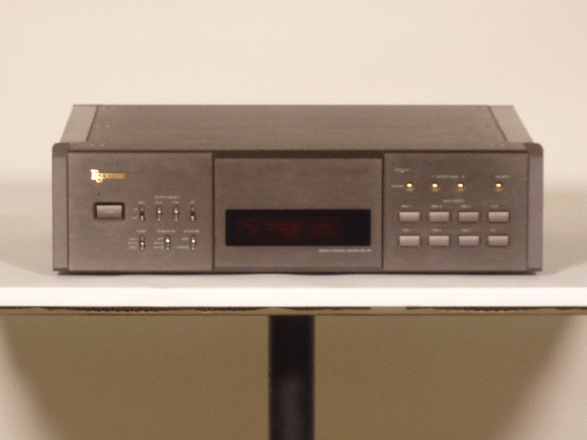 Купить Предварительный усилитель ESOTERIC DD-10