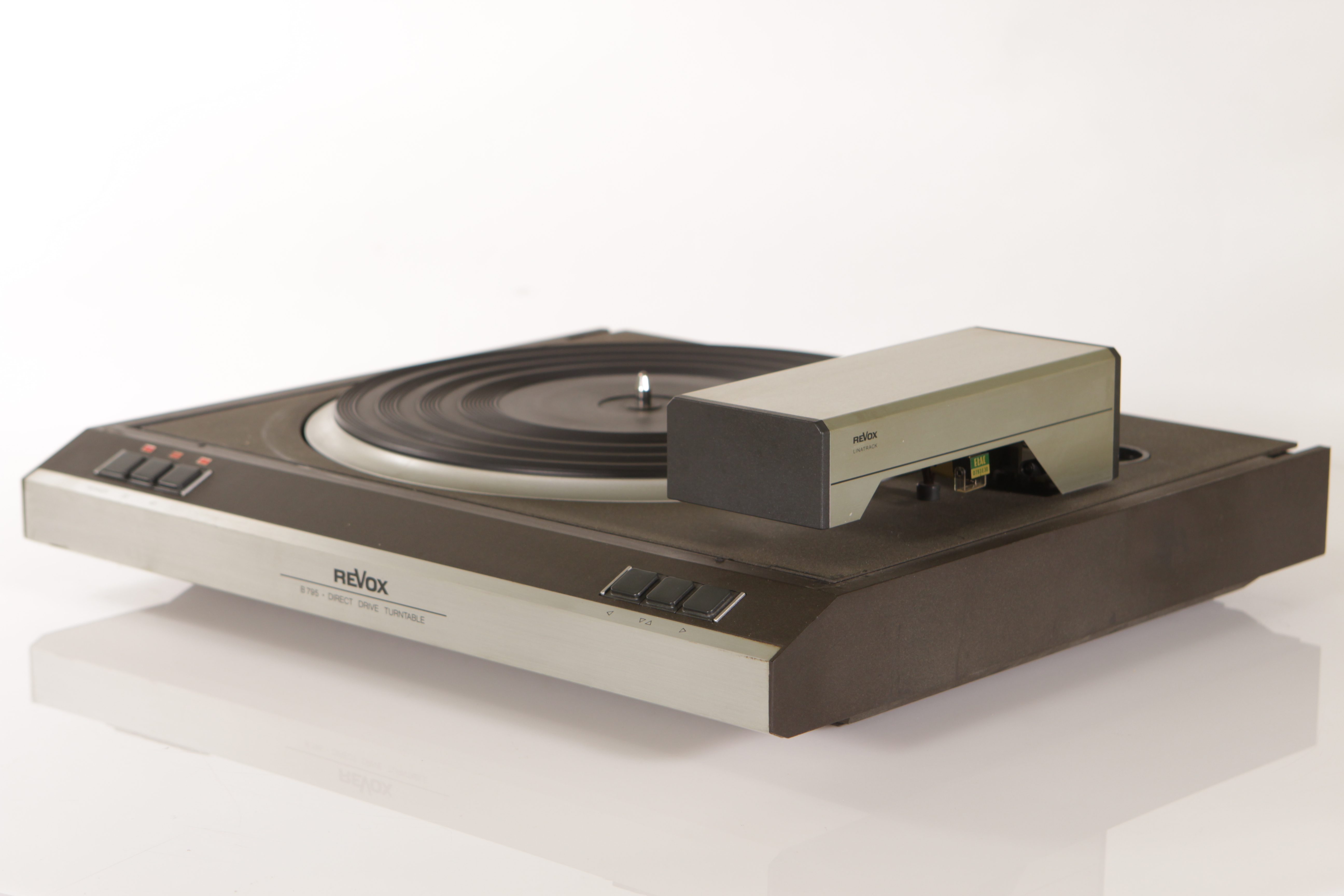 Купить Виниловый проигрыватель REVOX B795