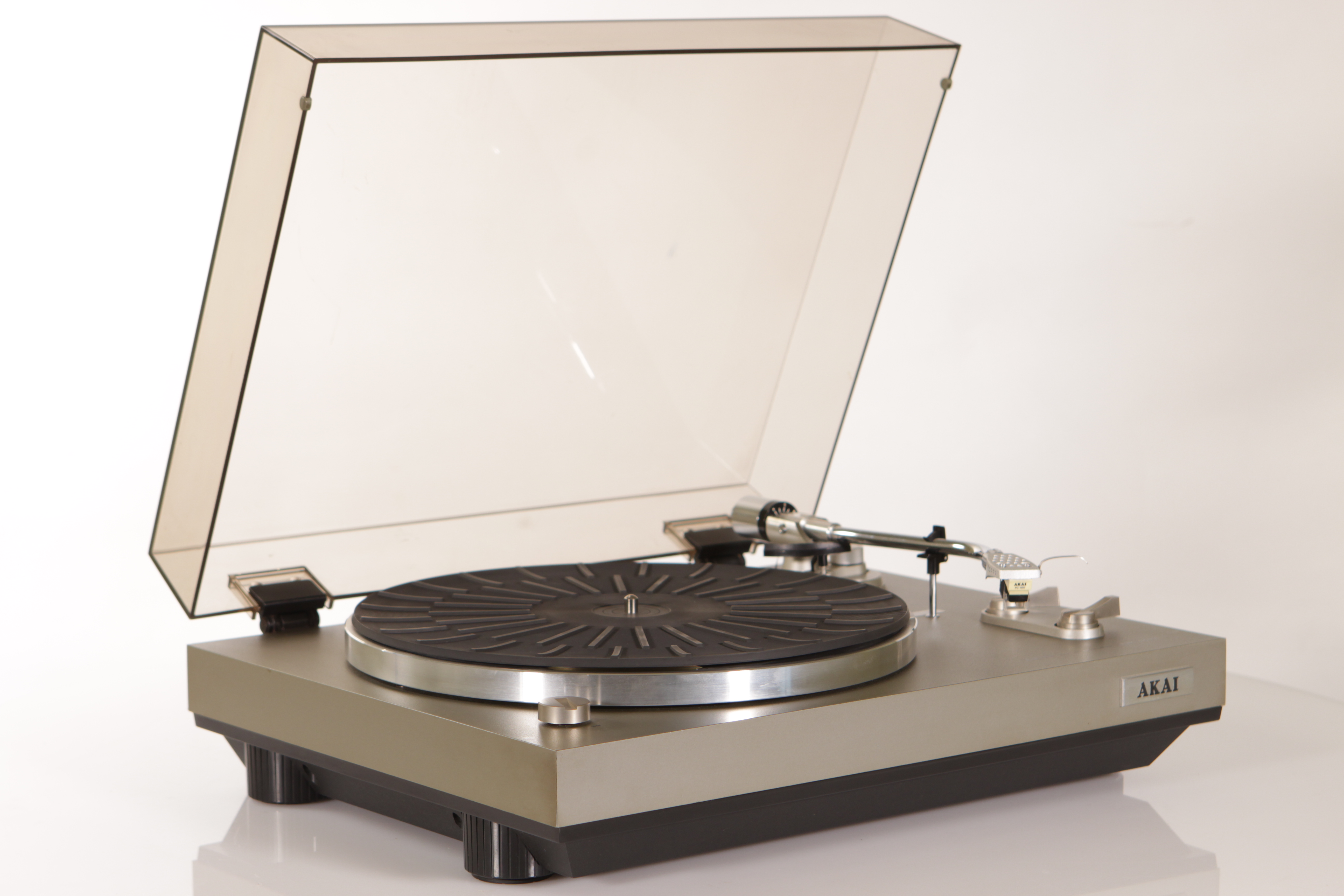 Купить Виниловый проигрыватель AKAI AP-100C