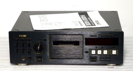 Купить Магнитофон (кассетная дека) TEAC V-6030S