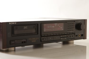 Купить Магнитофон (кассетная дека) SONY DTC-500ES