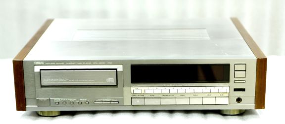 Купить CD/DVD/MD дека YAMAHA CDX-2000