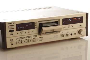 Купить Магнитофон (кассетная дека) SONY DTC-2000ES