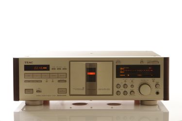 Купить Магнитофон (кассетная дека) TEAC V-7010