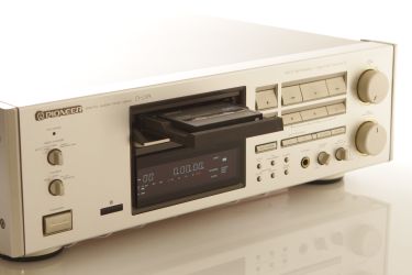 Купить Магнитофон (кассетная дека) PIONEER D-07A