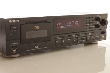 Купить Магнитофон (кассетная дека) SONY DTC-A8
