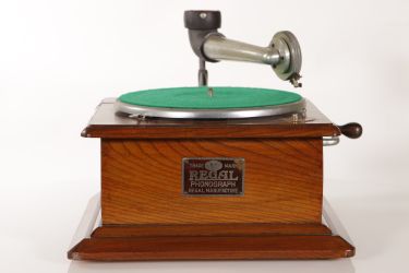 Купить Виниловый проигрыватель REGAL PHONOGRAPH