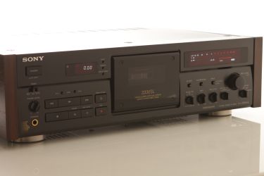 Купить Магнитофон (кассетная дека) SONY TC-K333ESL