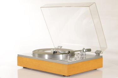Купить Виниловый проигрыватель YAMAHA YP-800