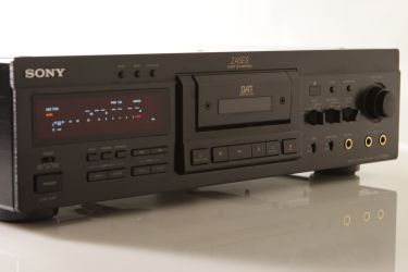 Купить Магнитофон (кассетная дека) SONY DTC-ZA5ES